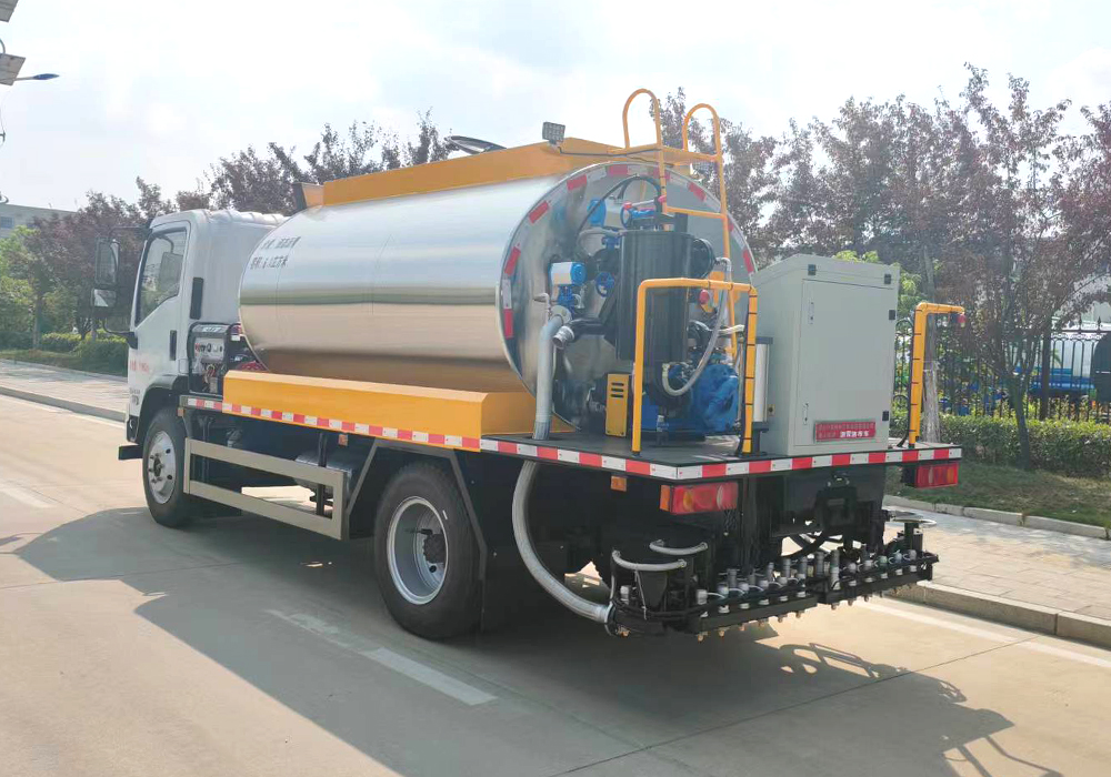 6噸東風(fēng)專底智能瀝青灑布車